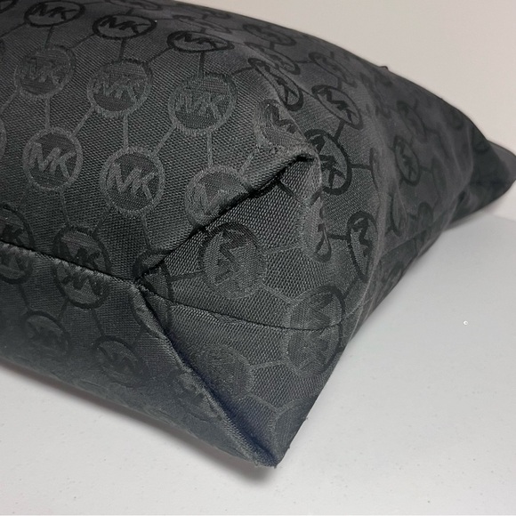 Michael Kors Bennet Large Black Tote - Picture 7 of 13